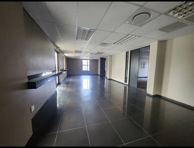 574M² OFFICE TO LET IN NOORDWYK